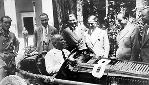Benito Mussolini „Alfa Romeo“ lenktyniniame automobilyje