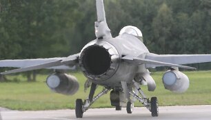 NATO bazėje nusileido &scaron;e&scaron;i Portugalijos naikintuvai F-16