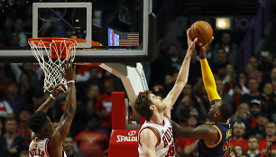 Pau Gasolis ir LeBronas Jamesas