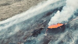 Po Islandiją keliaujanti Asta įamžino besiveržiantį ugnikalnį