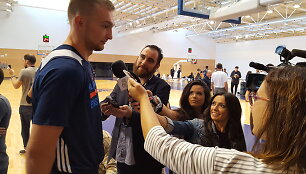 Domantas Sabonis su vietos žurnalistais kalbėjo ispani&scaron;kai