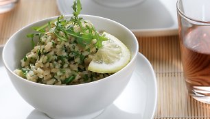 Lengvos ir maistingos ryžių ir grikių salotos su gražgarstėmis