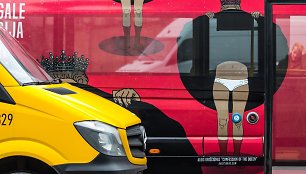 Algis Kriščiūnas pop art stiliumi papuošė Kauno mikroautobusus