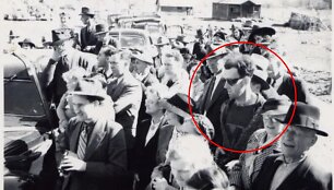 Diskusijas kelianti 1941 metais daryta nuotrauka