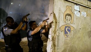 Rio de Žaneire įsiplieskė audringi protestai