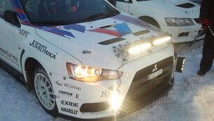 Vytauto &Scaron;vedo automobilio naktiniai žibintai