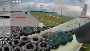 Rusai padangomis ant bombone&scaron;ių bandė apsaugoti savo lėktuvus nuo dronų