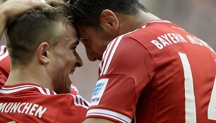 Xherdanas Shaqiri ir Claudio Pizarro