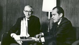 Richardas Nixonas (dešinėje)