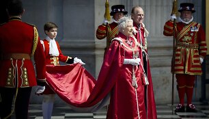 Arthuras Chatto su karaliene Elizabeth II (2012 m.)