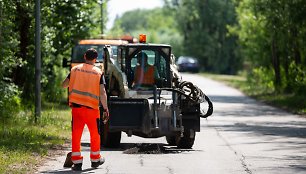 Kelininkai turi dirbti net per alinančius karščius