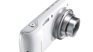 Telefono ir fotoaparato hibridas &bdquo;Galaxy S4 Zoom&ldquo;