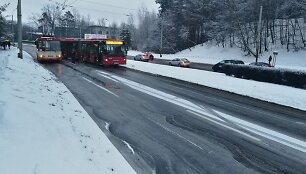 Dėl sudėtingų eismo sąlygų Vilniuje, Žvėryne sutriko eismas