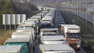 Vilkikų spūstis link Medininkų pasienio posto.