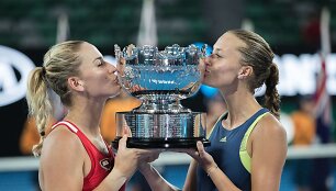 Timea Babo&scaron; ir Kristina Mladenovič