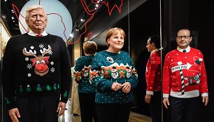 Paryžiaus vaškinių figūrų muziejus papuošė eksponatus kalėdiniais megztiniais
