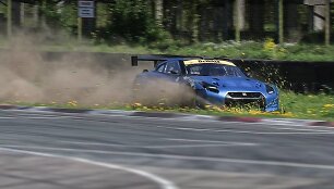 &bdquo;VW Golf GTI TCR&ldquo;  ir &bdquo;Nissan&ldquo; avarija &ndash; Moke Motorov nuotraukose