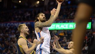 Domantas Sabonis ir Stevenas Adamsas