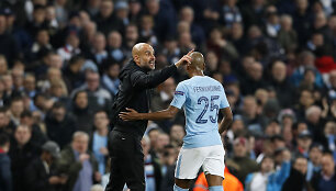 Pepas Guardiola buvo pa&scaron;alintas į tribūnas, kai užsipuolė teisėją per Čempionų lygos rungtynes Mančesteryje.
