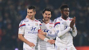 „Lyon“ žaidėjai (iš kairės): Maximas Gonalons, Milanas Biševačas ir Samuelis Umtiti 