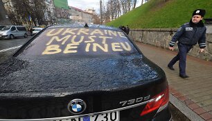 Neramumų krečiamoje Ukrainoje &ndash; BMW i&scaron; Lietuvos.