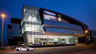&bdquo;Lamborghini&ldquo; atstovybė Dubajuje