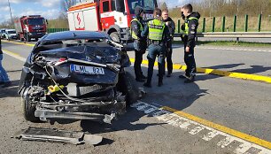 Prie Kauno susidūrė 4 automobiliai