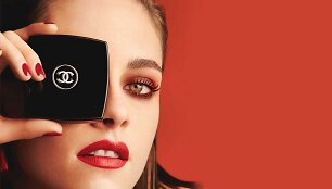 Kristen Stewart &bdquo;Le Rouge Collection No. 1&ldquo; reklaminėje kampanijoje