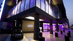 Naujasis &bdquo;Rolls-Royce&ldquo; salonas Dubajuje