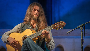 Gitaros virtuozas Estas Tonne