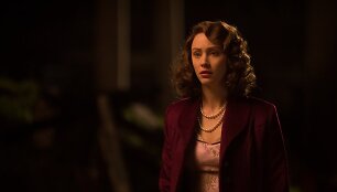 Sarah Gadon filme &bdquo;Naktis be karūnos&ldquo;