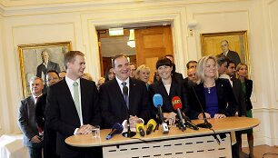 Naujoji &Scaron;vedijos vyriausybė, antras i&scaron; kairės - naujasis premjeras Stefanas Loefvenas 