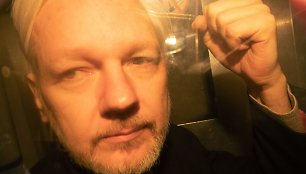 J.Assange'as atvyko į teismą