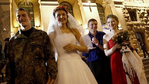 Maidane susituokė barikadose susipažinę protestuotojai. 