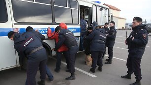 Rusijos policija sulaiko įtariamuosius