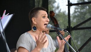Neda Malūnavičiūtė