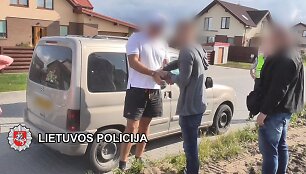 Klaipėdoje sulaikyti du turtą prievartavę ir auką kankinę bei per&scaron;ovę įtariamieji