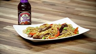 Kvietiniai makaronai su kiau&scaron;iniu ir kepsnys Teriyaki padaže