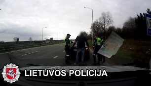 pareigunai-sustabdo-ir-galimai-vogta-alfa-romeo-automobili