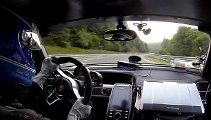 VIDEO kadras: „Porsche 918 Spyder“ rekordas Niurburgringe