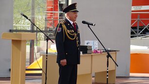 Su tarnyba atsisveikinęs ilgametis Tel&scaron;ių prie&scaron;gaisrinės gelbėjimo valdybos vir&scaron;ininkas Rimaldas Paulauskas.