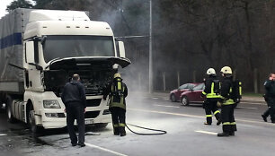 Vilniuje užsidegė sunkvežimis
