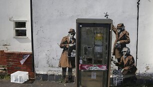 Grafitis prie Didžiosios Britanijos žvalgybos agentūros GCHQ būstinės