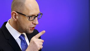 Ukrainos premjeras Arsenijus Jaceniukas traukiasi i&scaron; pareigų