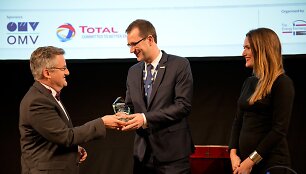  &bdquo;European Gas Conference Awards 2015&ldquo; apdovanota &bdquo;Klaipėdos nafta&ldquo;  James Spicer.