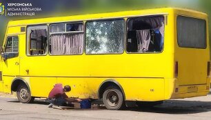 Rusija atakavo Ukrainos autobusą Chersone