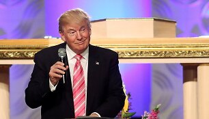 Donaldas Trumpas Detroito bažnyčioje bando įtikinti juodaodžius balsuoti už jį