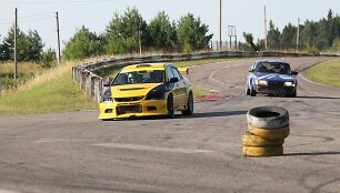 Komandos &bdquo;Techninis projektas&ldquo; pasiruo&scaron;imas 1000 km lenktynėms