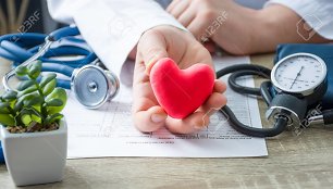 Gydytojas kardiologas įvardijo širdies ir kraujagyslių ligų priežastis ir patarė, kaip pasirūpinti širdimi