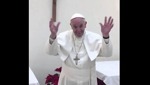 pope-francis-hopes-for-deaf-a-blessed-christmas-2016